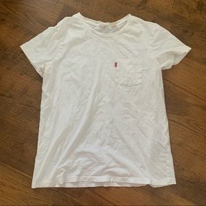 💥2/$15💥 Levi’s Basic White T-Shirt